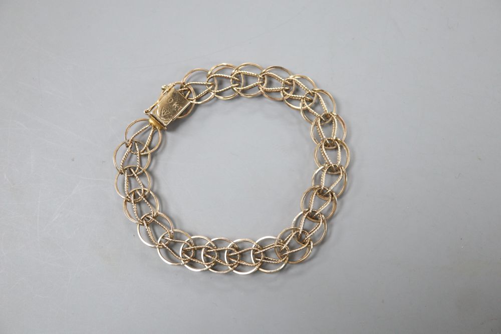 A modern 10kt yellow metal circular link bracelet, 10 grams.